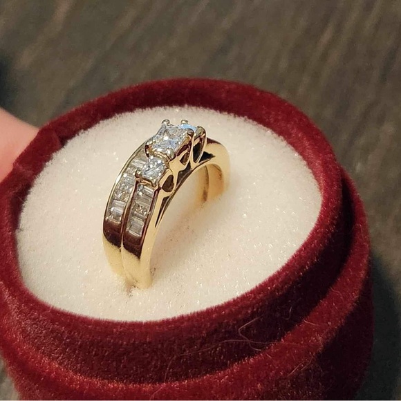 Wedding set. 1.25 total diamond. Princess cut and baguette cut. Size 6. 14k gold - Picture 8 of 9